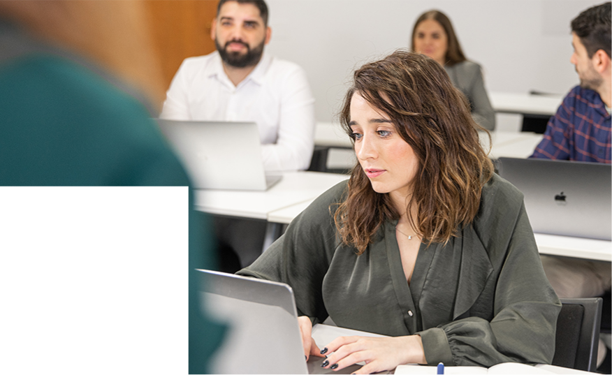 Estudiantes de IEM trabajando