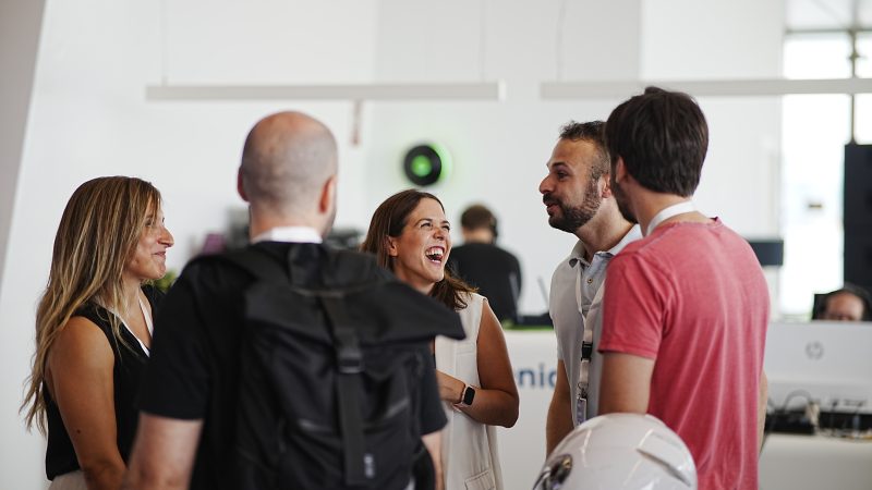 Profesores de IEM y alumnos en el DDE