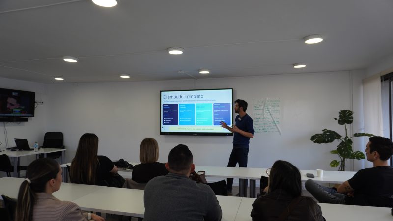 Xavier Pinto, CRO & Growth Lead en su charla en IEM