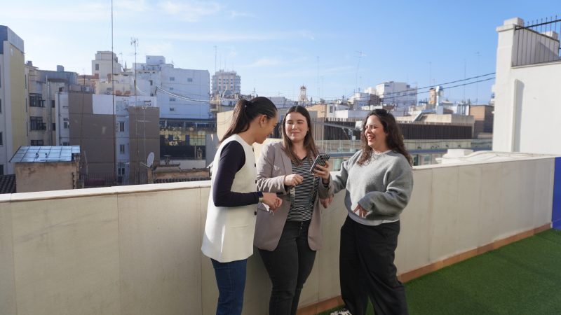 Ambiente en la terraza de IEM,