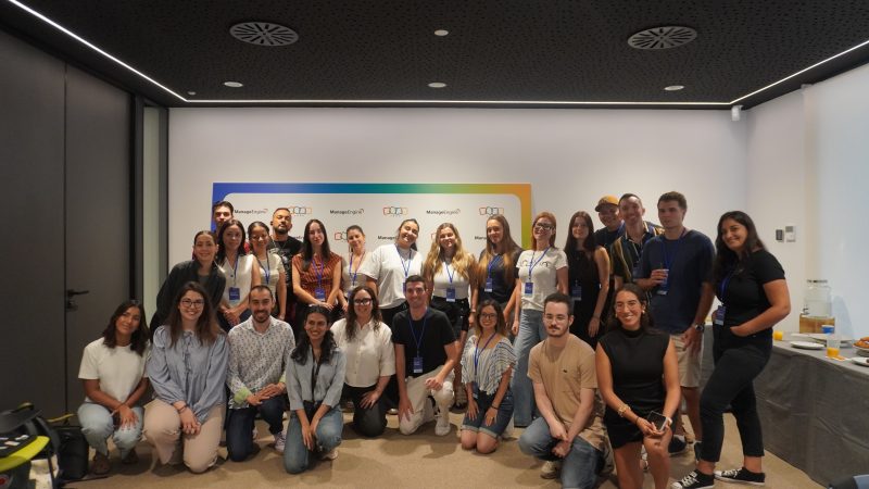 Alumnos de Marketing Digital en las instalaciones de Zoho